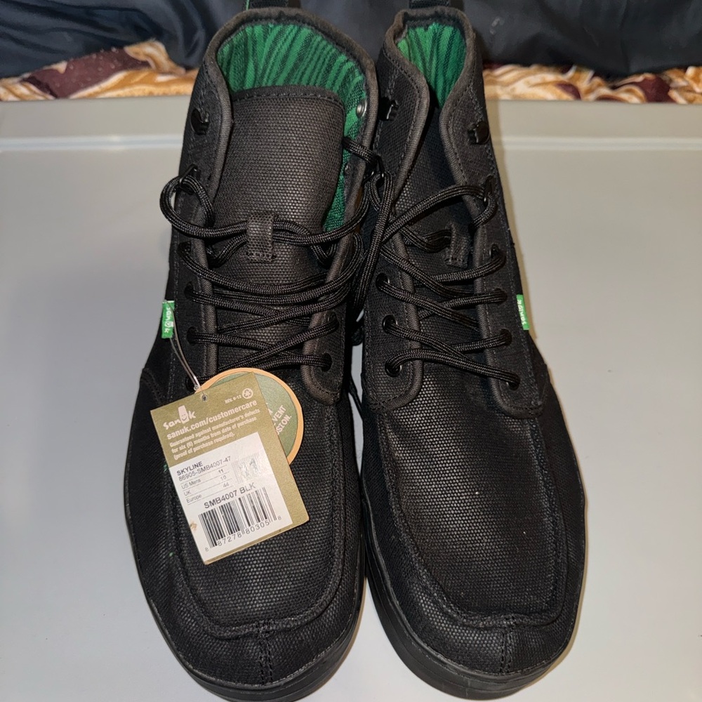 NWT Sanuk Skyline men’s 11